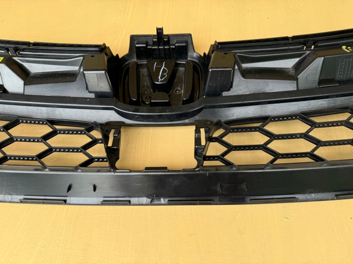 фото №12, Honda crv cr-v v 5 18r- центральна решітка бампера перед передня 71121-tny-g1