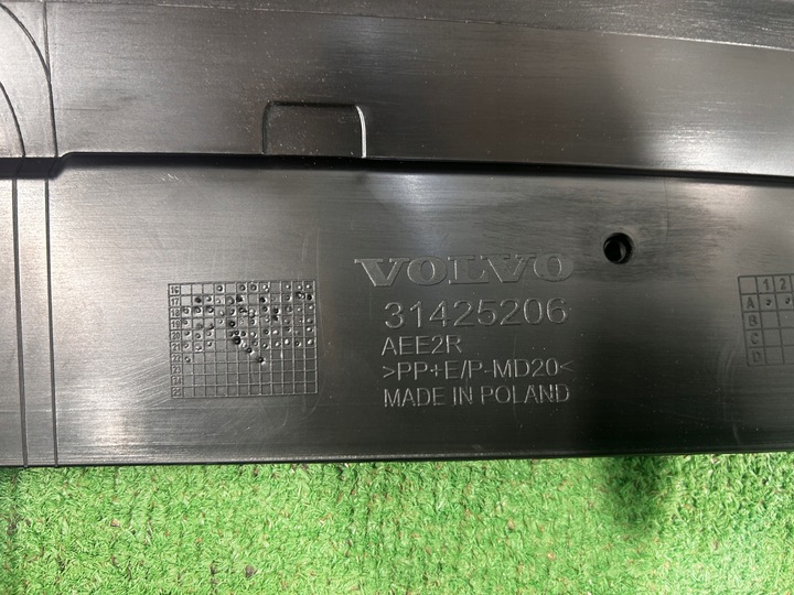 фото №14, Volvo xc60 ii r-design дифузор спойлер накладка бампера зад задня 31425206