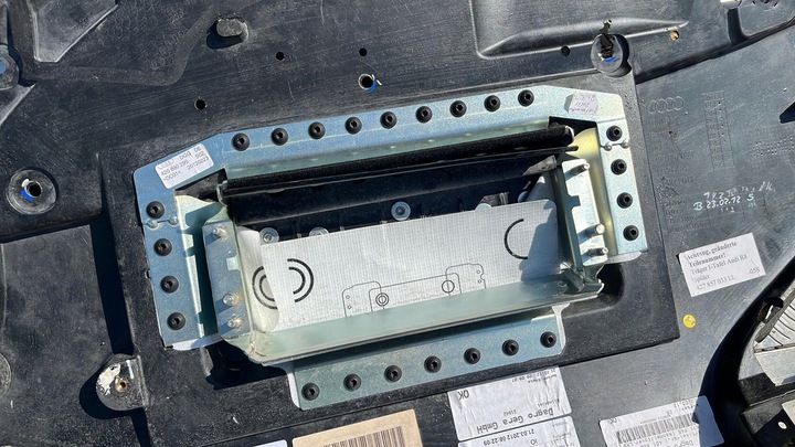 фото №9, Панель раздаточная audi r8 европа капот 420880201