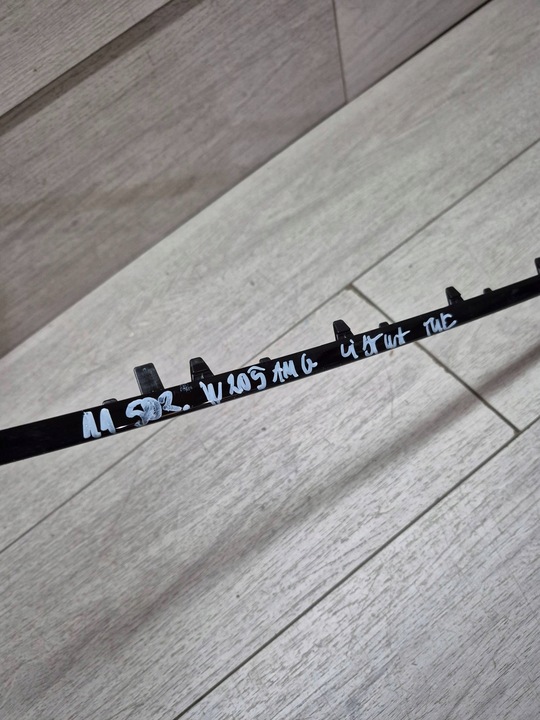 фото №7, 11502. mercedes w205 amg планка хром зад a2058854103