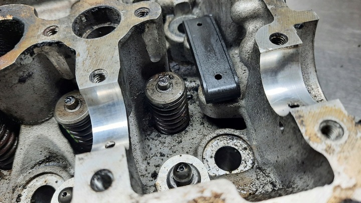 фото №12, Головка двигуна 9641752610 v45 volvo ford citroen peugeot 2.0 hdi 16v