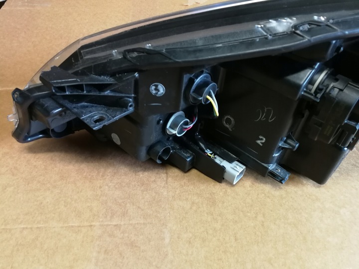 фото №12, Toyota yaris iii рестайлинг 17- лампа правая перед передняя koito 0d-197