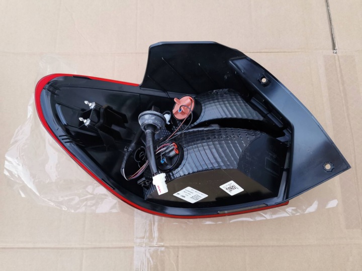 фото №7, Hyundai i10 iii 19- фара задняя правая зад новая 92402-k7000
