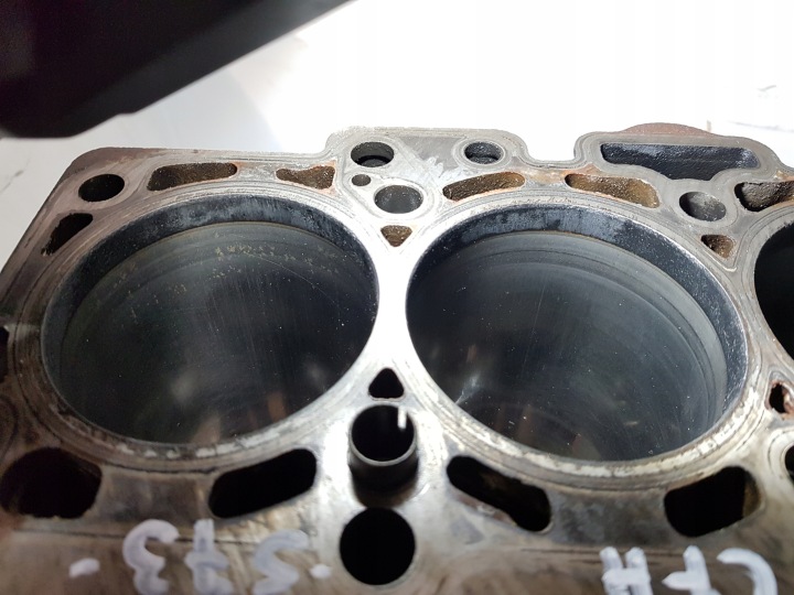 фото №9, Блок  двигуна 03l021cg audi seat vw skoda 2.0 tdi cfh