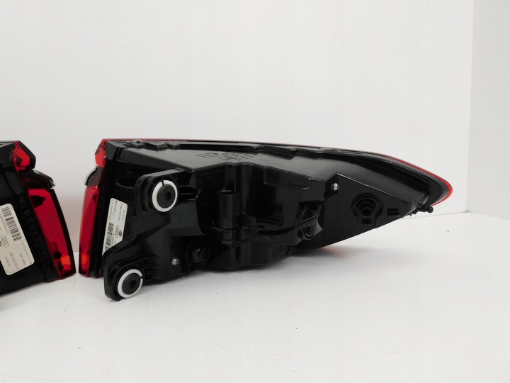 фото №8, Audi a8 d5 4n лампа зад led права ліва 4n0945069a