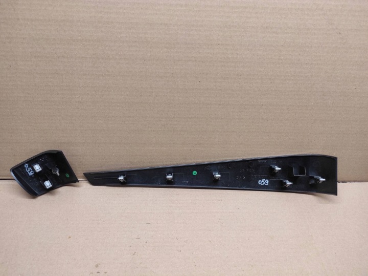 фото №9, Планки панели распределительной консоли renault laguna iii 684200003r 684210004r