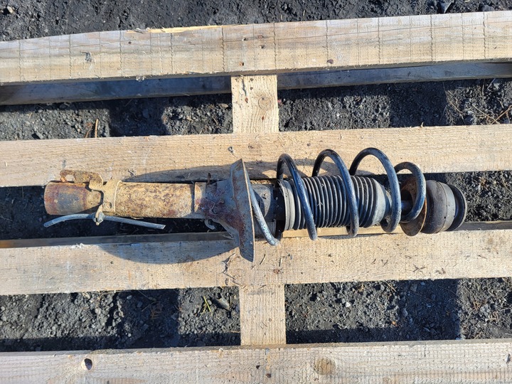 фото №1, Амортизатор лівий перед vw golf iv 1j0413031s