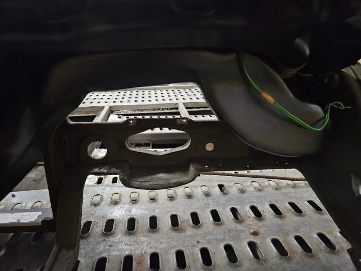 фото №12, Панель раздаточная консоль капот каркас audi 80