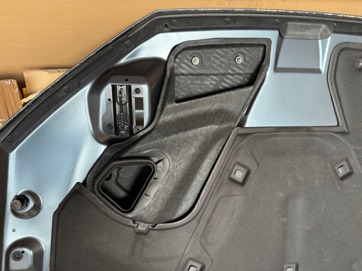 фото №8, Audi a8 d5 4n 60 tfsi 338 kw 460km капот крышка двигателя q0q0 оригинал 20r