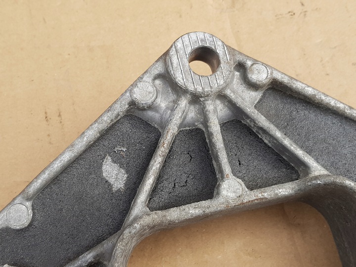 фото №10, Лапи подушки коробки / audi a2 1.4 tdi amf 75km / 8z0199565c / исправная