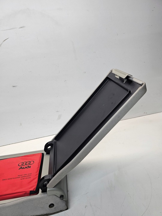 фото №7, Подлокотник сиденья зад audi a6 c6 велюр светлый