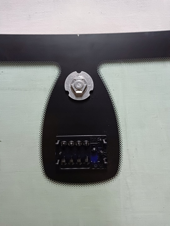 фото №3, Стекло передняя bmw e46 compact 2001-2006 датчик