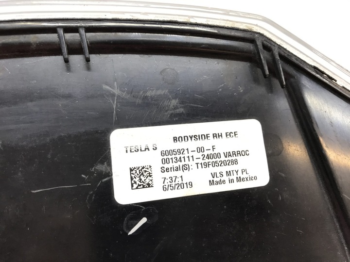 фото №14, Tesla s лампа задняя правая зад 6005921-00-f