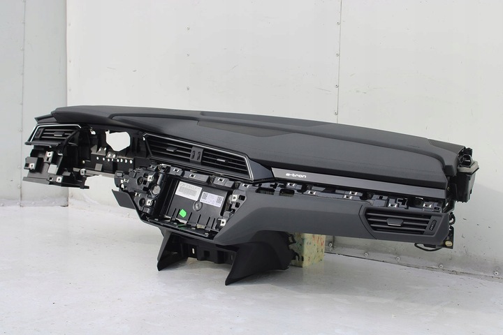 фото №5, Audi q8 e-tron консоль pulpit 4m 4kl857001 панель роздавальна капот pulpit