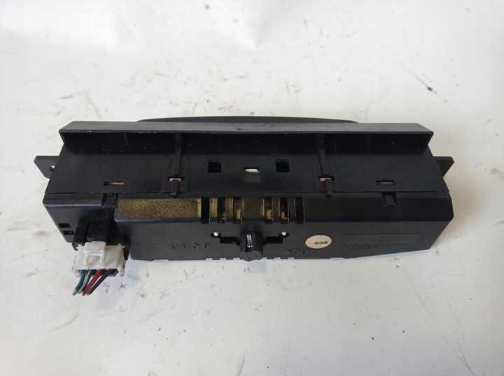 фото №5, Дисплей часы mitsubishi carisma mr114346