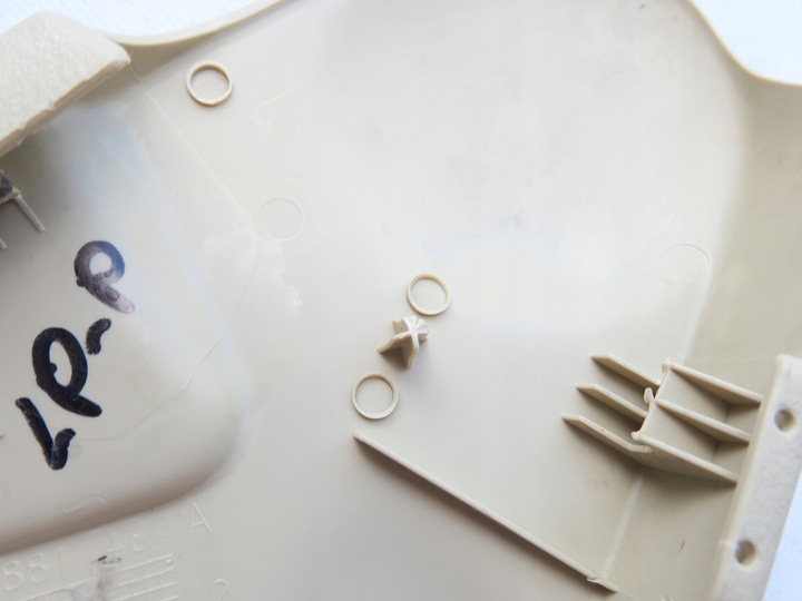 фото №7, Пластики бежевий сидіння водія vw new beetle