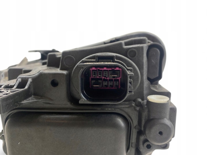 фото №16, Audi a4 s4 b9 8w 2023 права сторона лампа передня