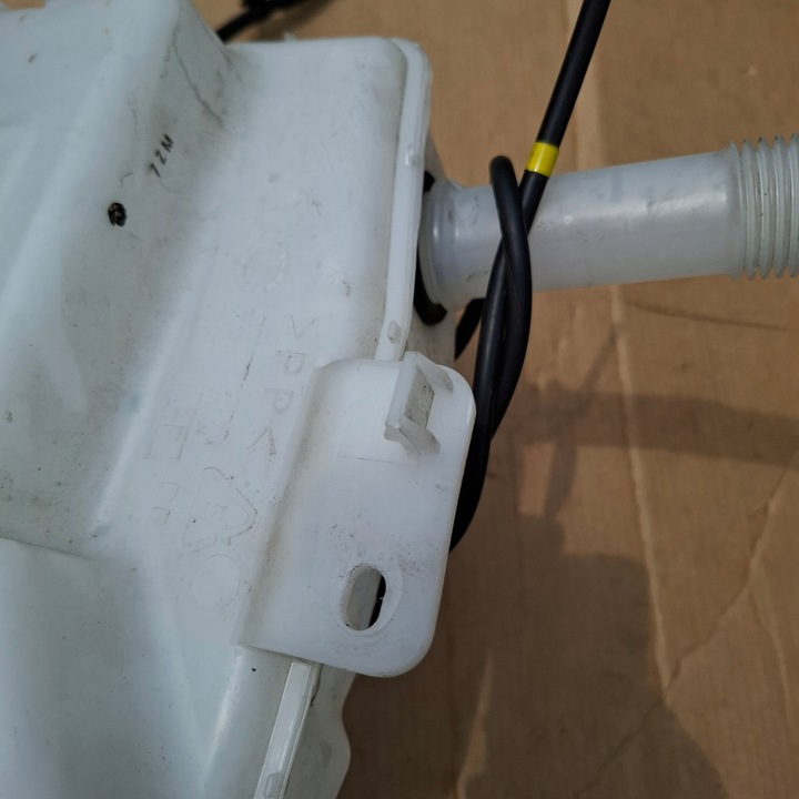 фото №7, Mitsubishi outlander iii 3 рестайлінг 15-21 бак склоомивача ксенон бак