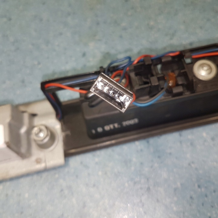 фото №8, Накладка зад микровыключатель подсветка номерного знака 8e0827657e audi a4 b6