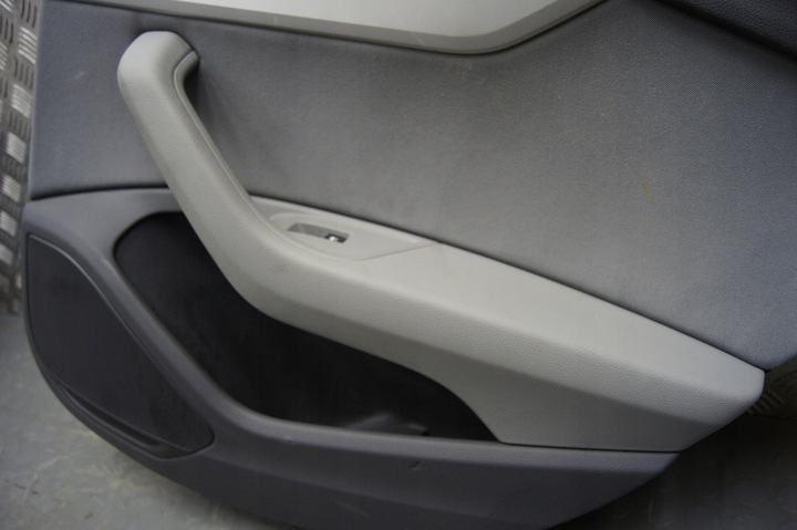 фото №7, Audi a4 b9 універсал оббивка боковина двері зад праві лівий kpl.