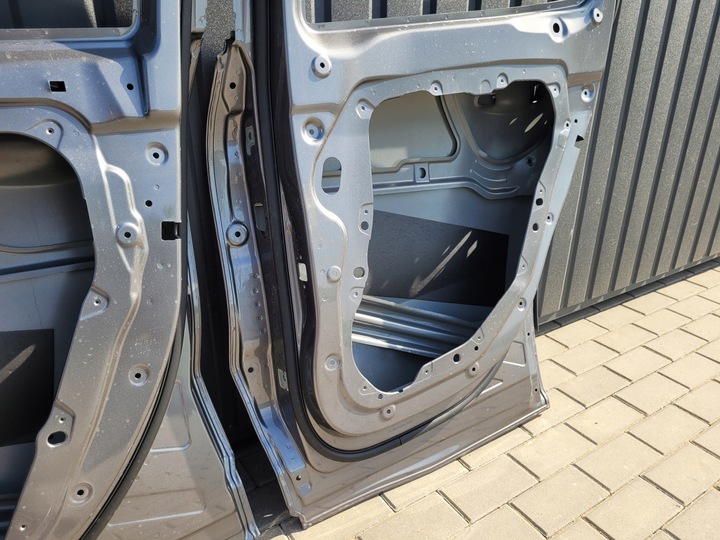 фото №13, Дверь правые передние задние mercedes gla w247 a2477224201 a2477320601