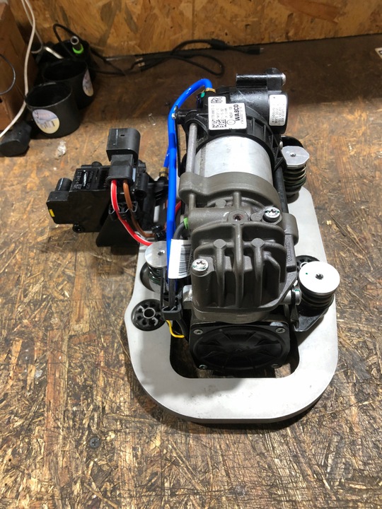 фото №12, Компресор підвішування rolls royce 6896572