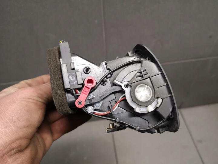 фото №7, Решітка повітропровід права audi a8 d2 4d0820902j