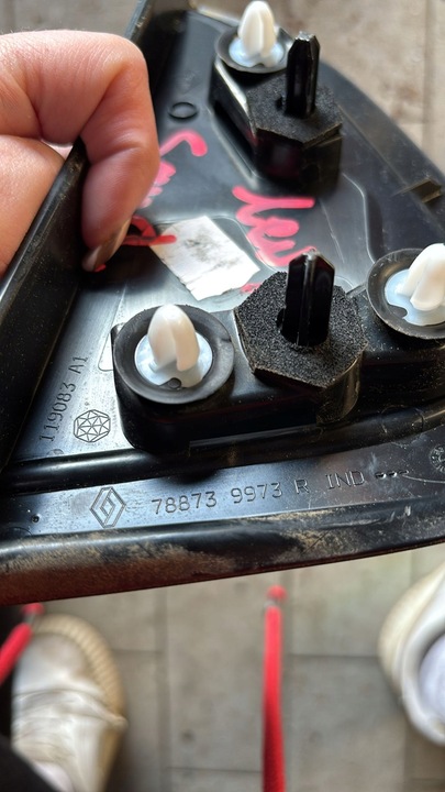 фото №12, Заглушка крыльев правая левая dacia sandero iii 788722409r 788739973r