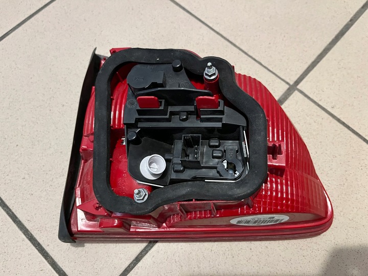 фото №11, Vw touran 10- w кришка багажника лампа задня зад права