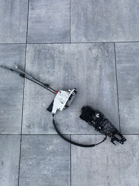 фото №1, Jeep оригинальный номер 51936687 замок дверь