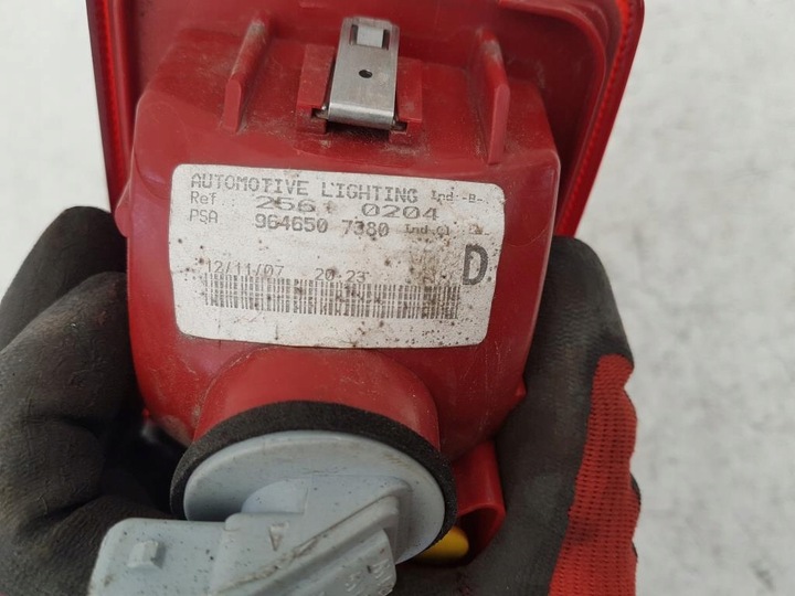 фото №6, Лампа праві зад w кришка багажника peugeot 407 sw 9646507380