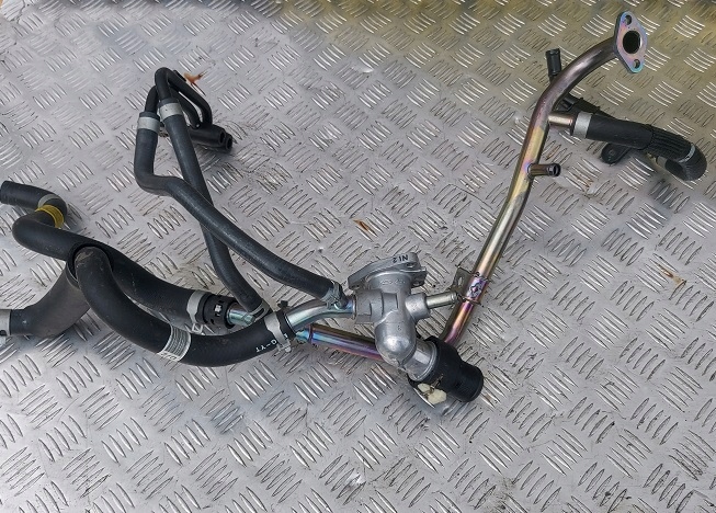 фото №1, Hyundai tucson i30 штуцер трубки води 1.6 t-gdi