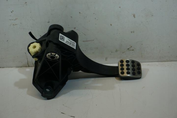фото №6, Mercedes a w177 педаль сцепления тормоза газа a1772900700 a2472902500