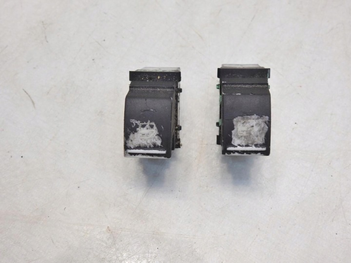 фото №10, Кнопка скла зад vw golf v plus 1f0959855