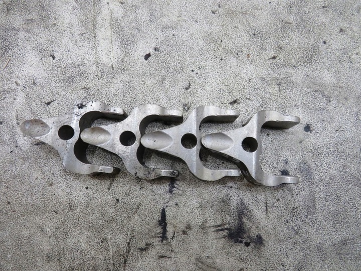 фото №1, Лапка крепление впрыска avensis t29 d4d n47