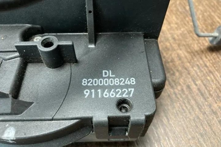 фото №9, Замок лівих передніх двері opel vivaro combi 8200008248 1.87l дизель 85kw