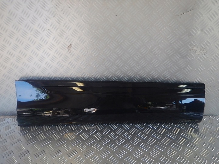 фото №1, Audi q8 правая планка дверь зад 4m8853060d