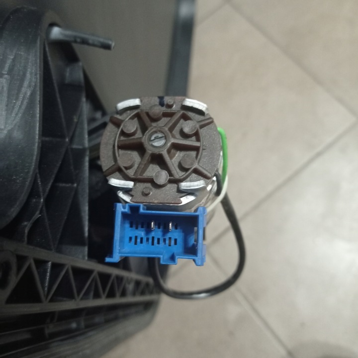 фото №7, Люк комплектный электрический mercedes actros mp4 моторчик