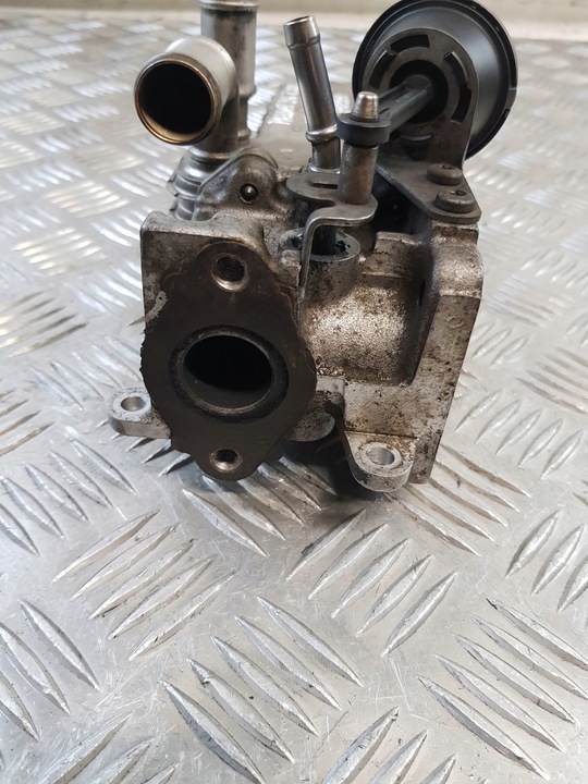 фото №8, Радиатор выхлопных газов 030131513j + клапан egr 103557 vw passat b6 2.0tdi