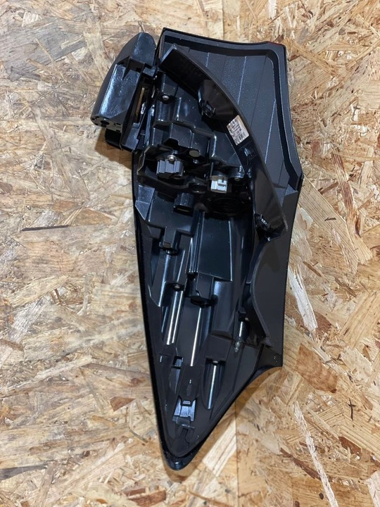 фото №9, Лампа зад задня права toyota yaris cross 23r оригінал європа