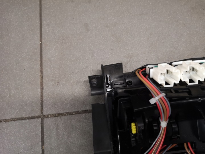 фото №8, Гніздо прикурювача audi a8 d4 4h0864051b