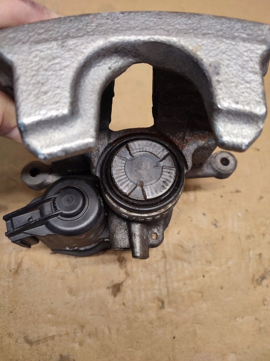 фото №8, Audi q7 супорт гальмівний праві зад 4m0615406ga