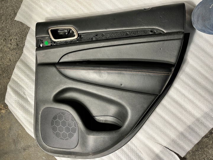 фото №1, 48 jeep grand cherokee wk2 обивка боковина дверь задний правые