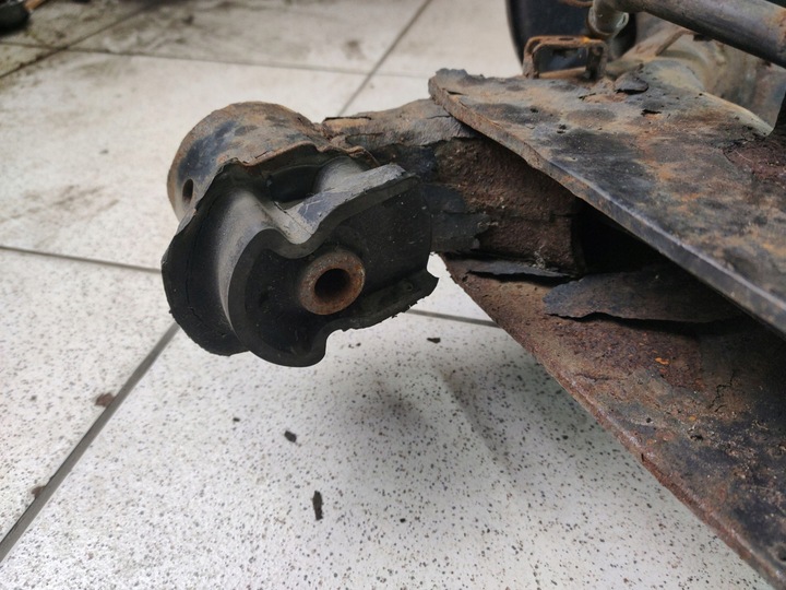 фото №7, Подрамник балка подвешивание зад toyota sienna 3 2011