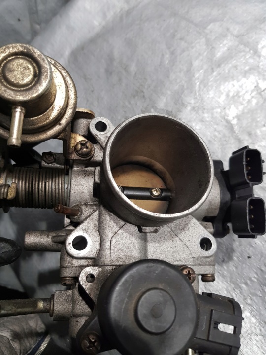 фото №11, Nissan primera p11 2.0 дроссельная заслонка rtr50-62