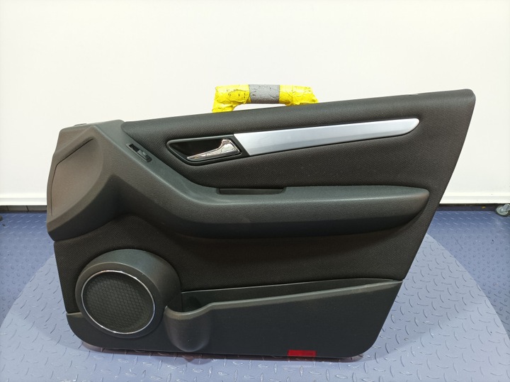 фото №1, Mercedes b w245 обивка боковина дверь перед правый eu