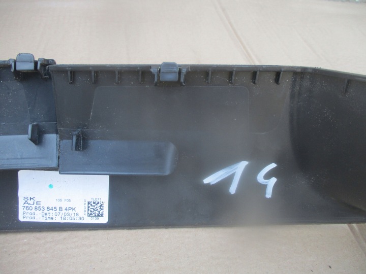 фото №6, Молдинг пороговая левая led 760853845b vw touareg iii