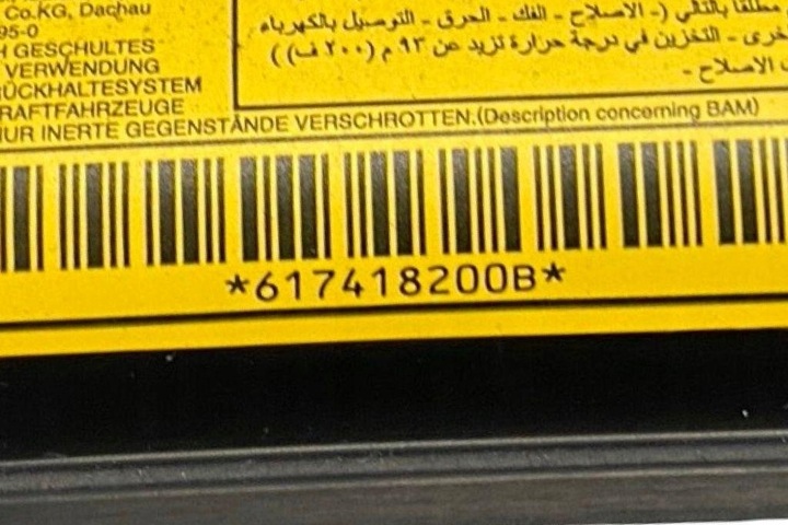 фото №10, Шторка правая toyota rav 4 iv _a4_ 617418200b 2.0l дизель 2015