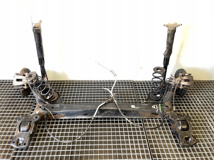 фото №1, Подвешивание задние балка ось зад leon iii универсал 5f 5q0501049as комплект