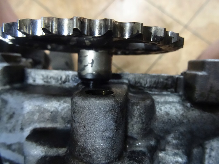 фото №5, Volvo v50 2.0d насос масла 9644350880